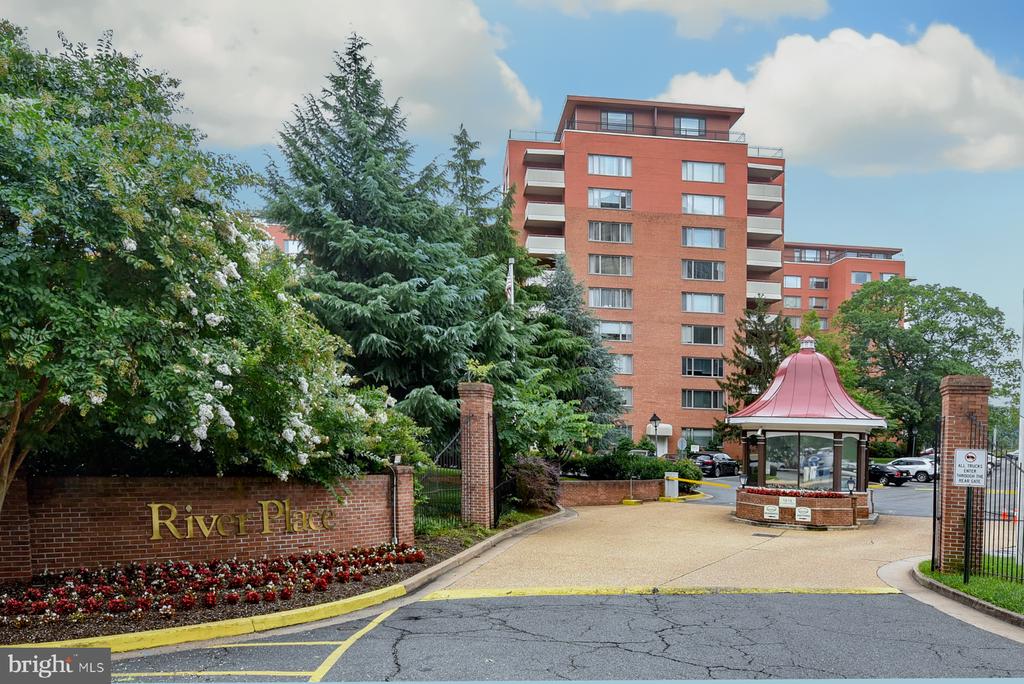 1111 ARLINGTON BOULEVARD Unit: 707