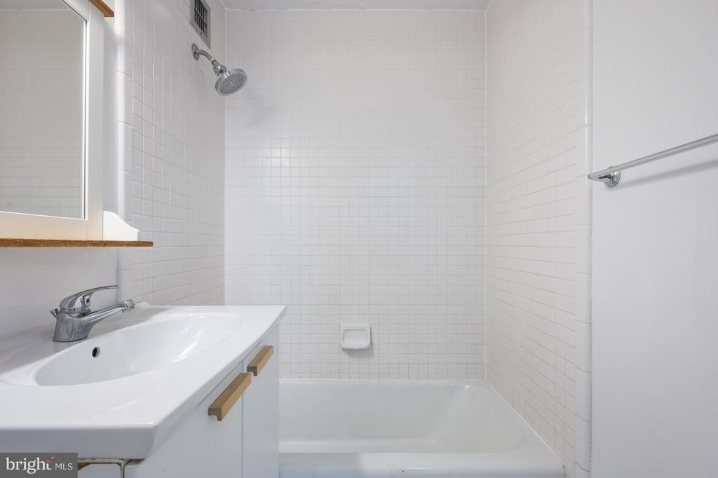 1111 ARLINGTON BOULEVARD Unit: 707