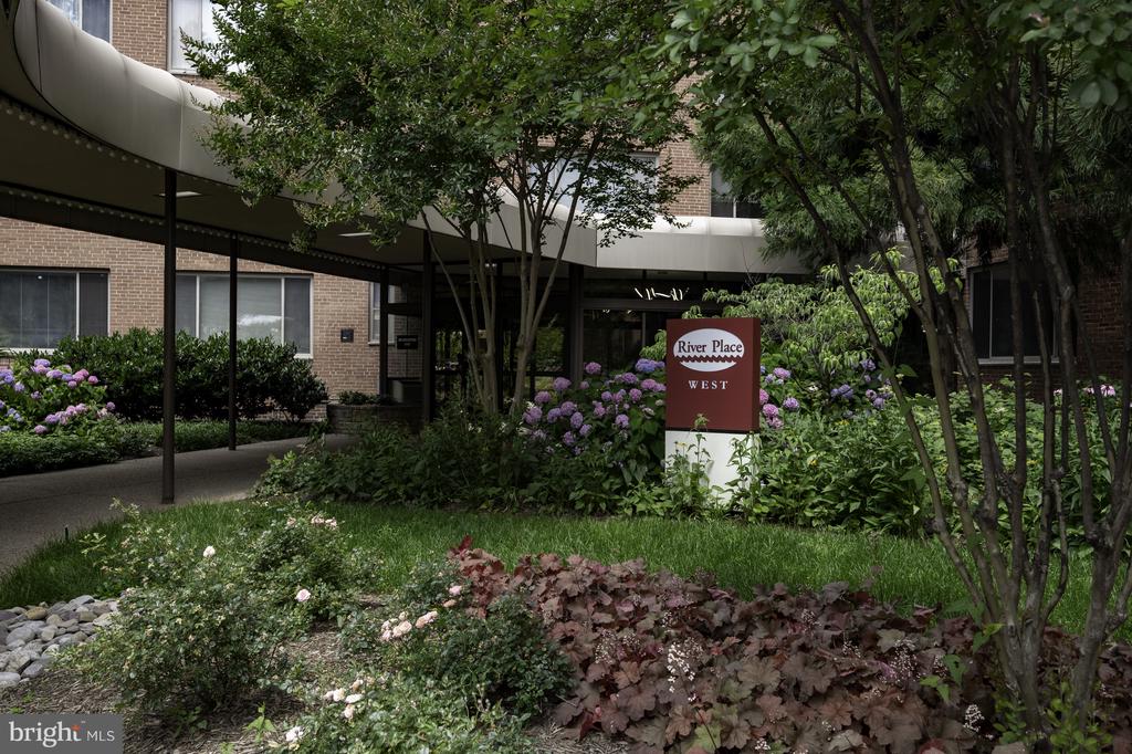 1111 ARLINGTON BOULEVARD Unit: 707