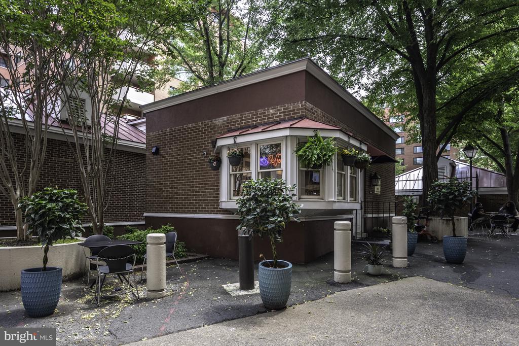1111 ARLINGTON BOULEVARD Unit: 707