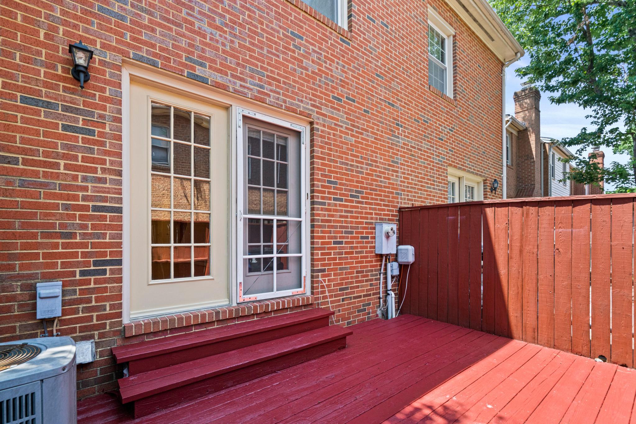 1141 N VERNON STREET