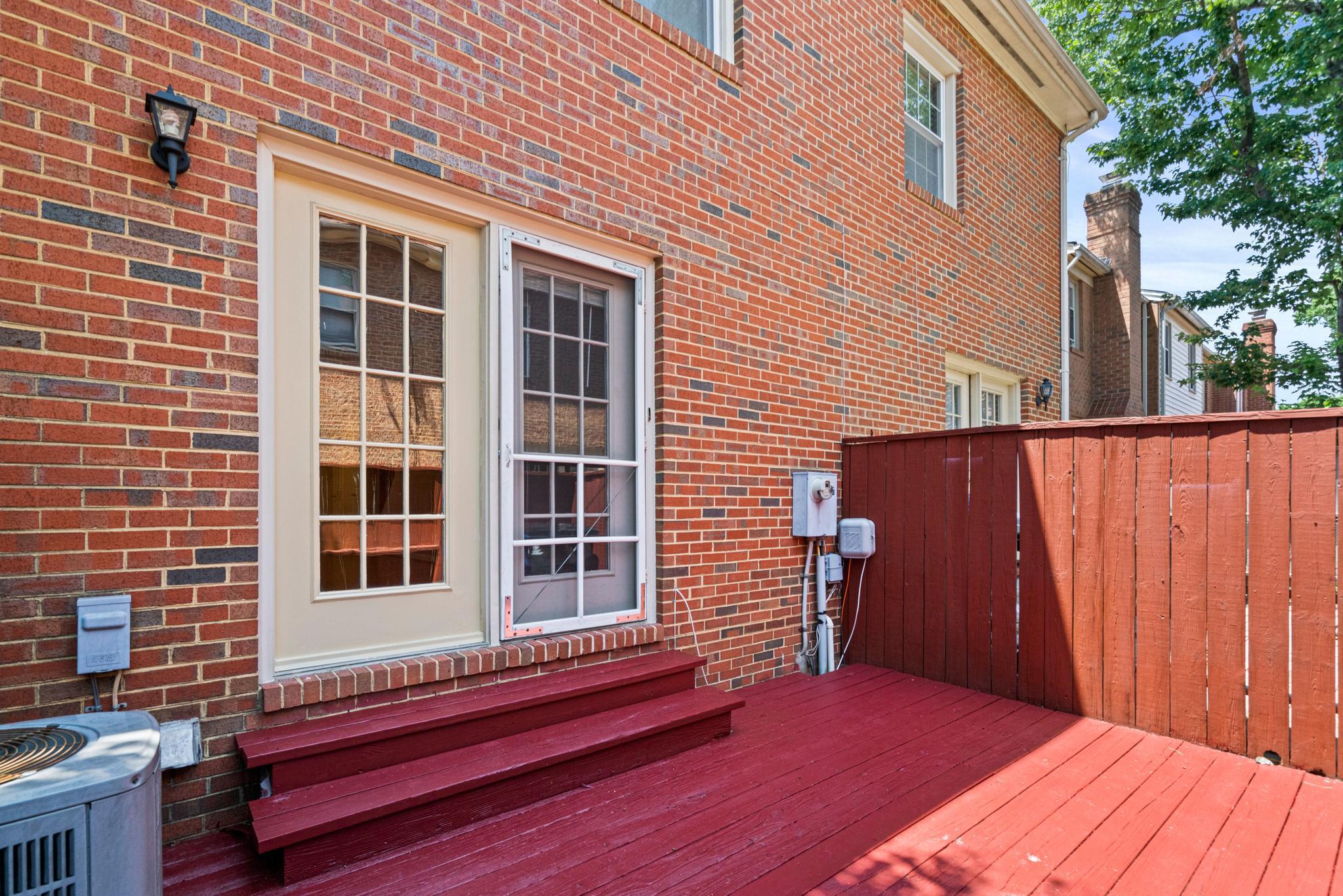 1141 N VERNON STREET