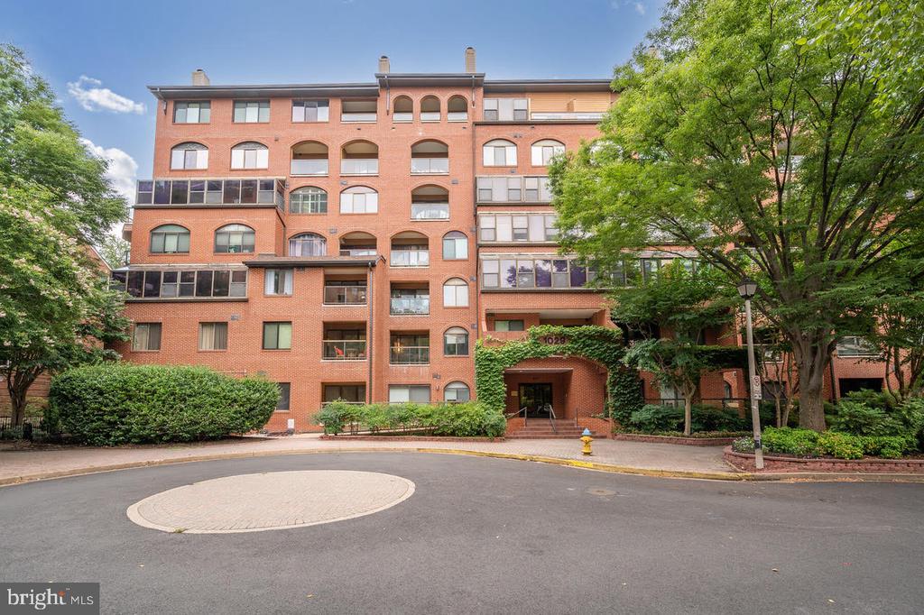 1029 N STUART STREET Unit: 307