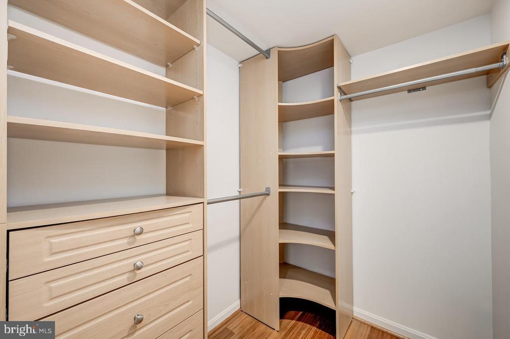 1029 N STUART STREET Unit: 307