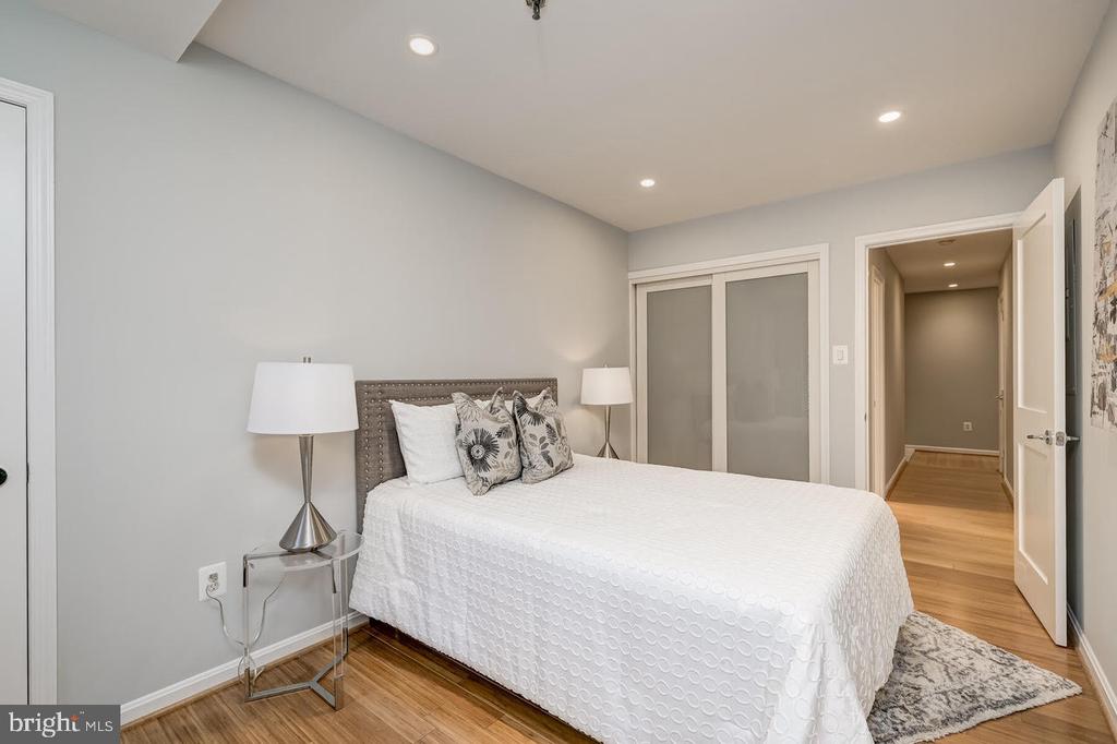 1029 N STUART STREET Unit: 307