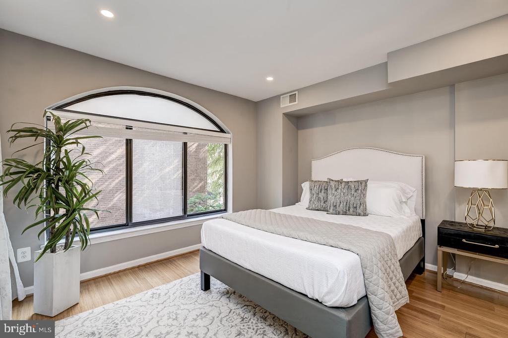 1029 N STUART STREET Unit: 307