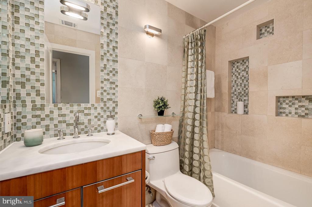 1029 N STUART STREET Unit: 307