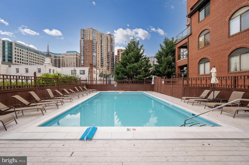 1029 N STUART STREET Unit: 307