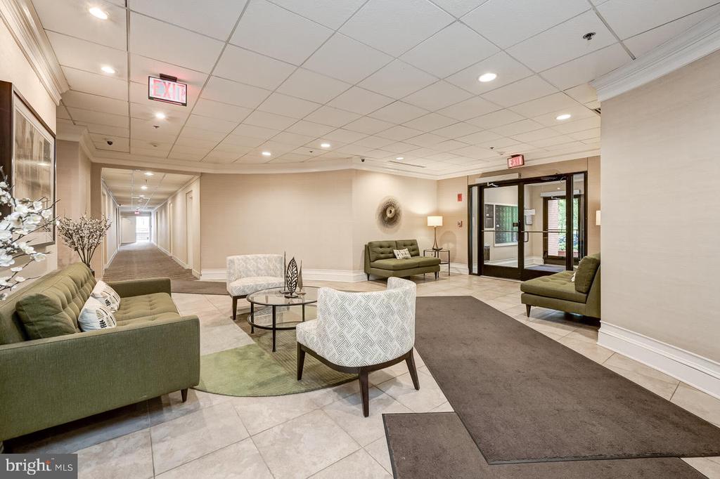 1029 N STUART STREET Unit: 307