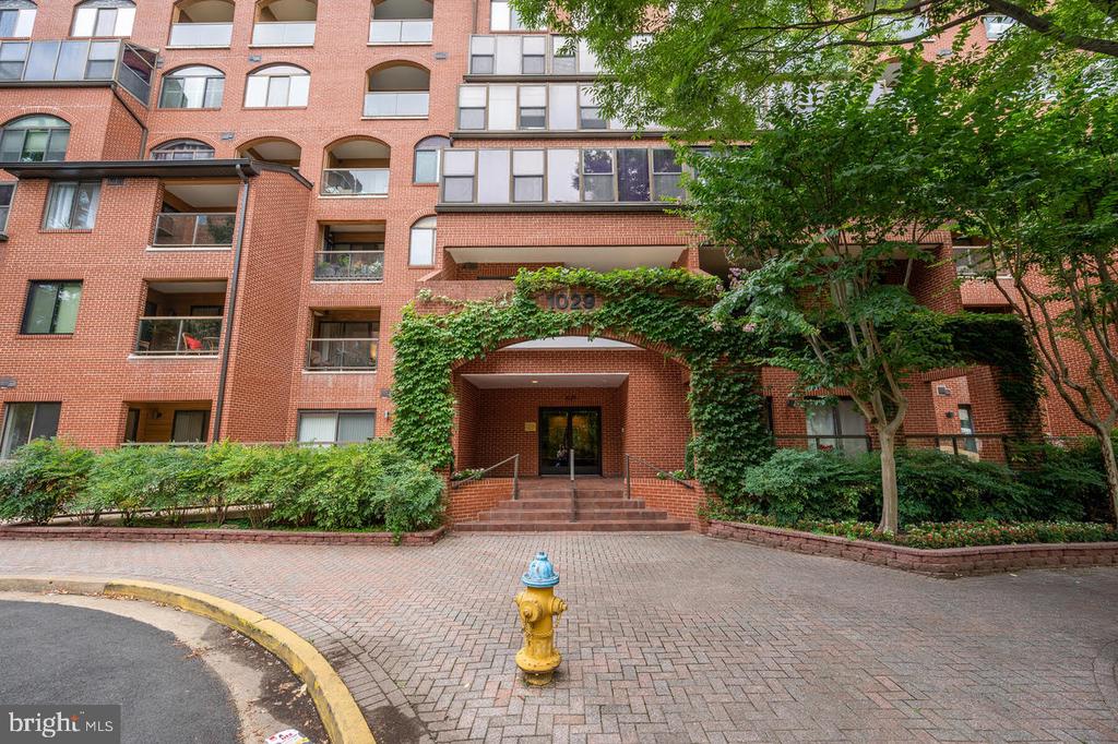 1029 N STUART STREET Unit: 307
