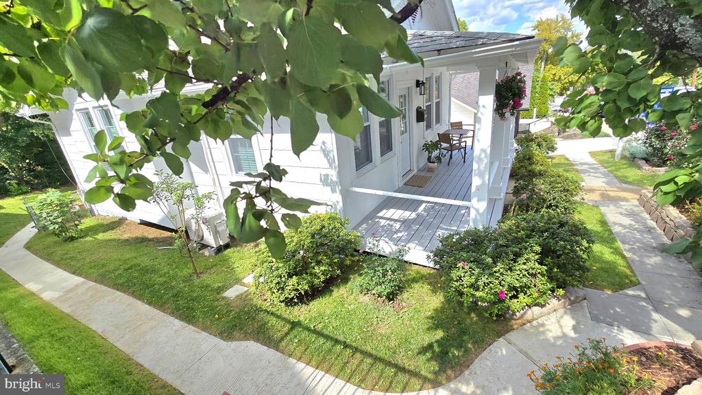 2122 N THOMAS STREET