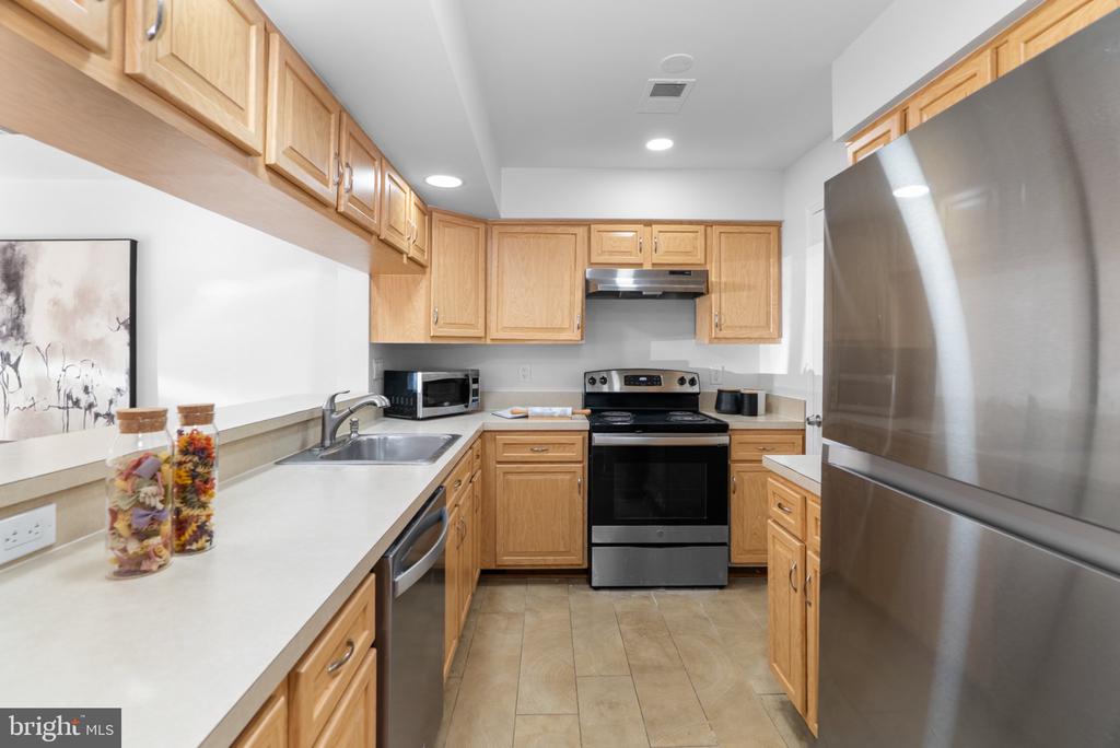 2117 N MONROE STREET N Unit: D