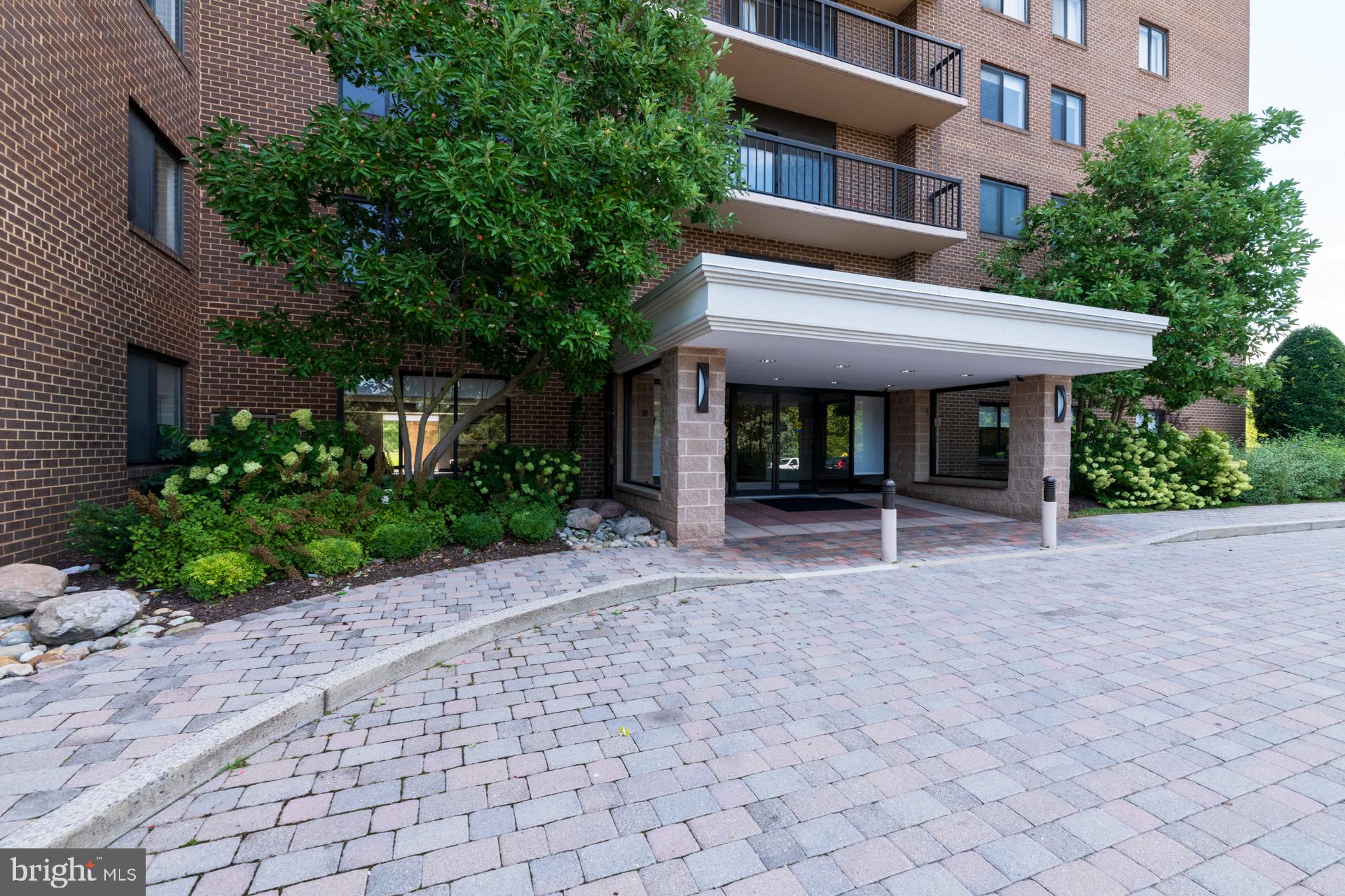 200 N Pickett St #1611