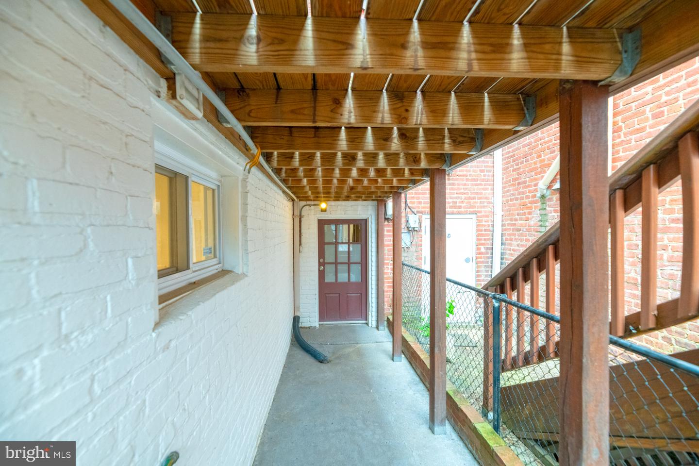 117 Peyton St N