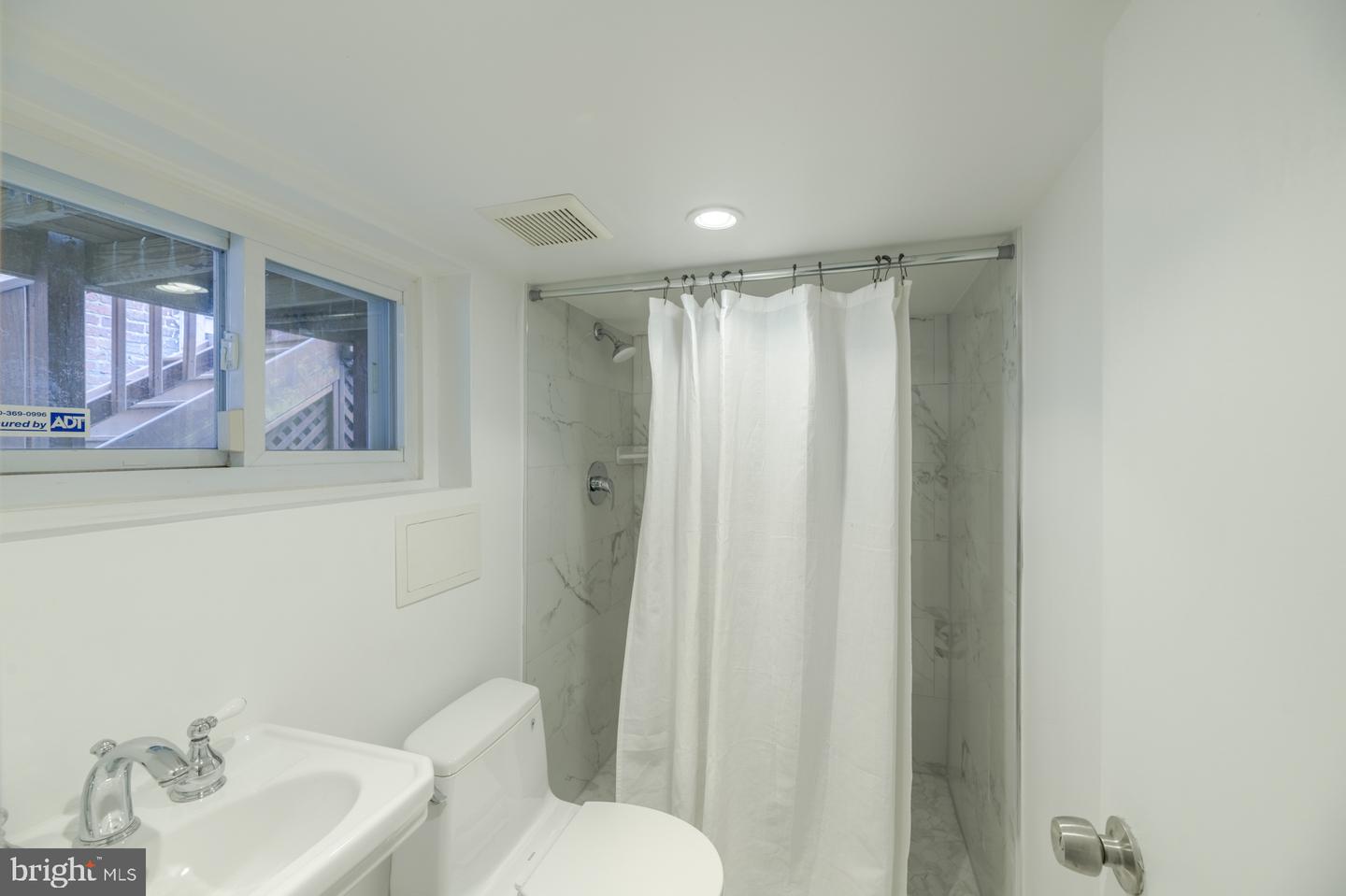 117 Peyton St N