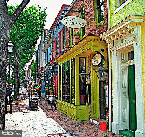 621 N Saint Asaph St #302