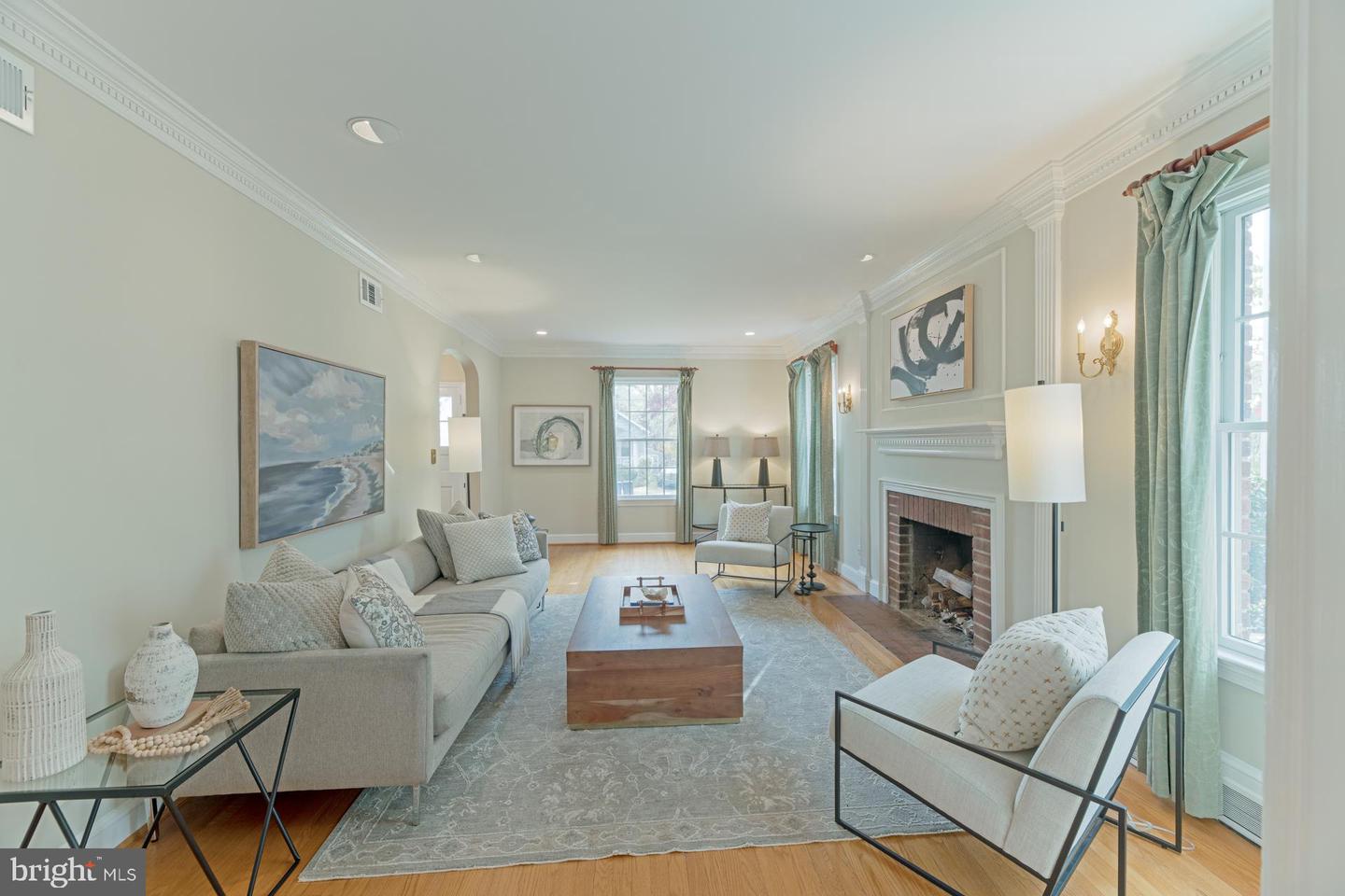 23 W Glendale Ave