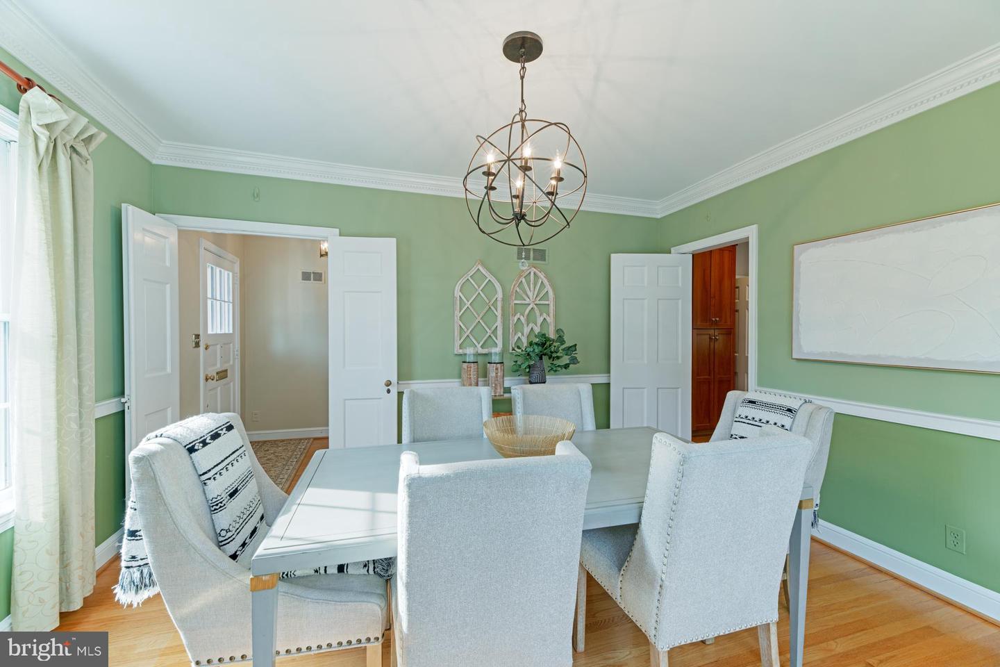 23 W Glendale Ave