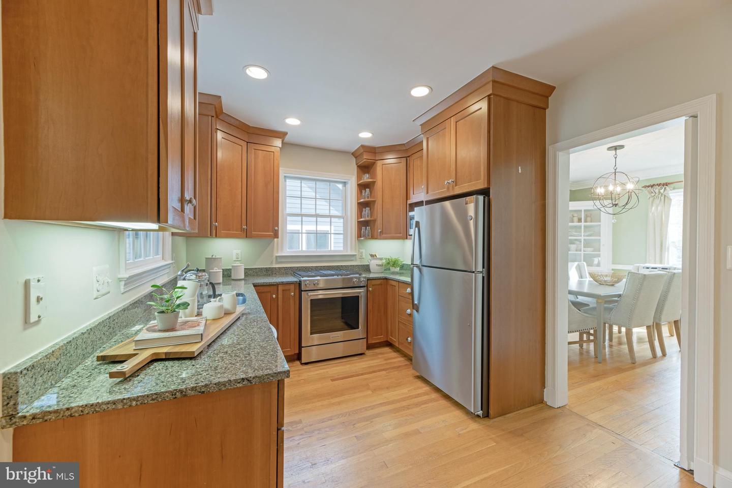 23 W Glendale Ave