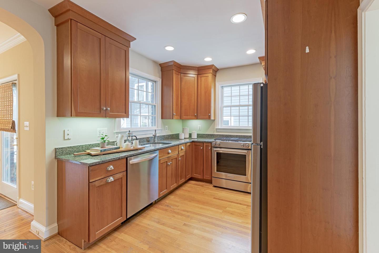 23 W Glendale Ave