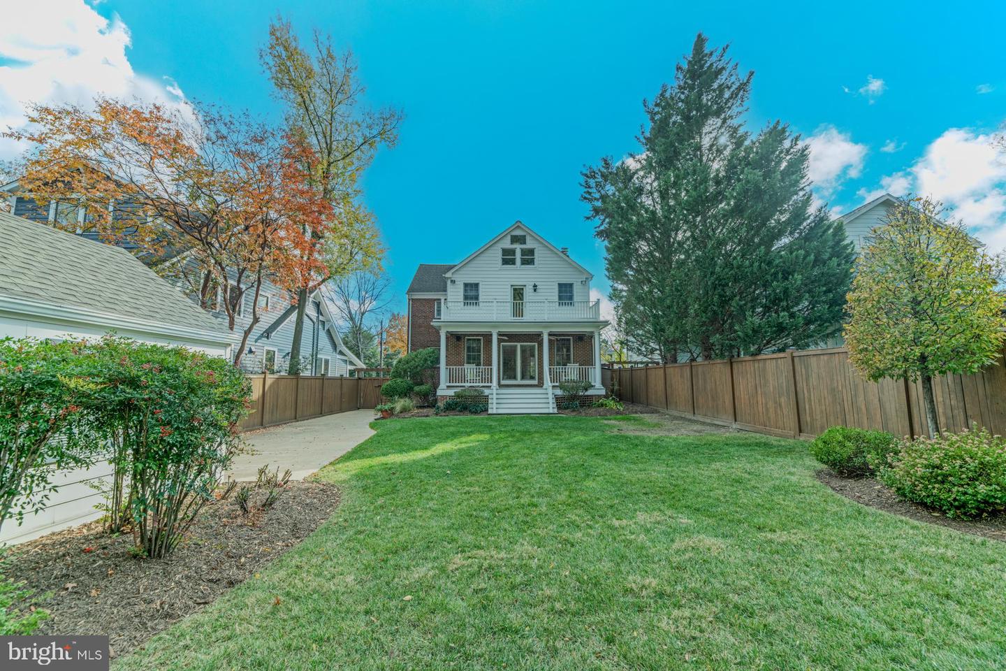 23 W Glendale Ave