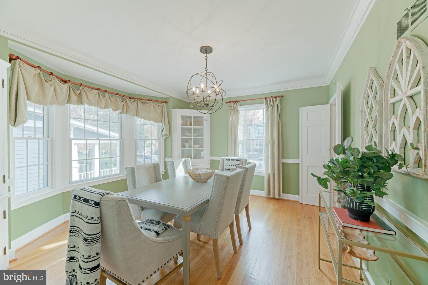 23 W Glendale Ave