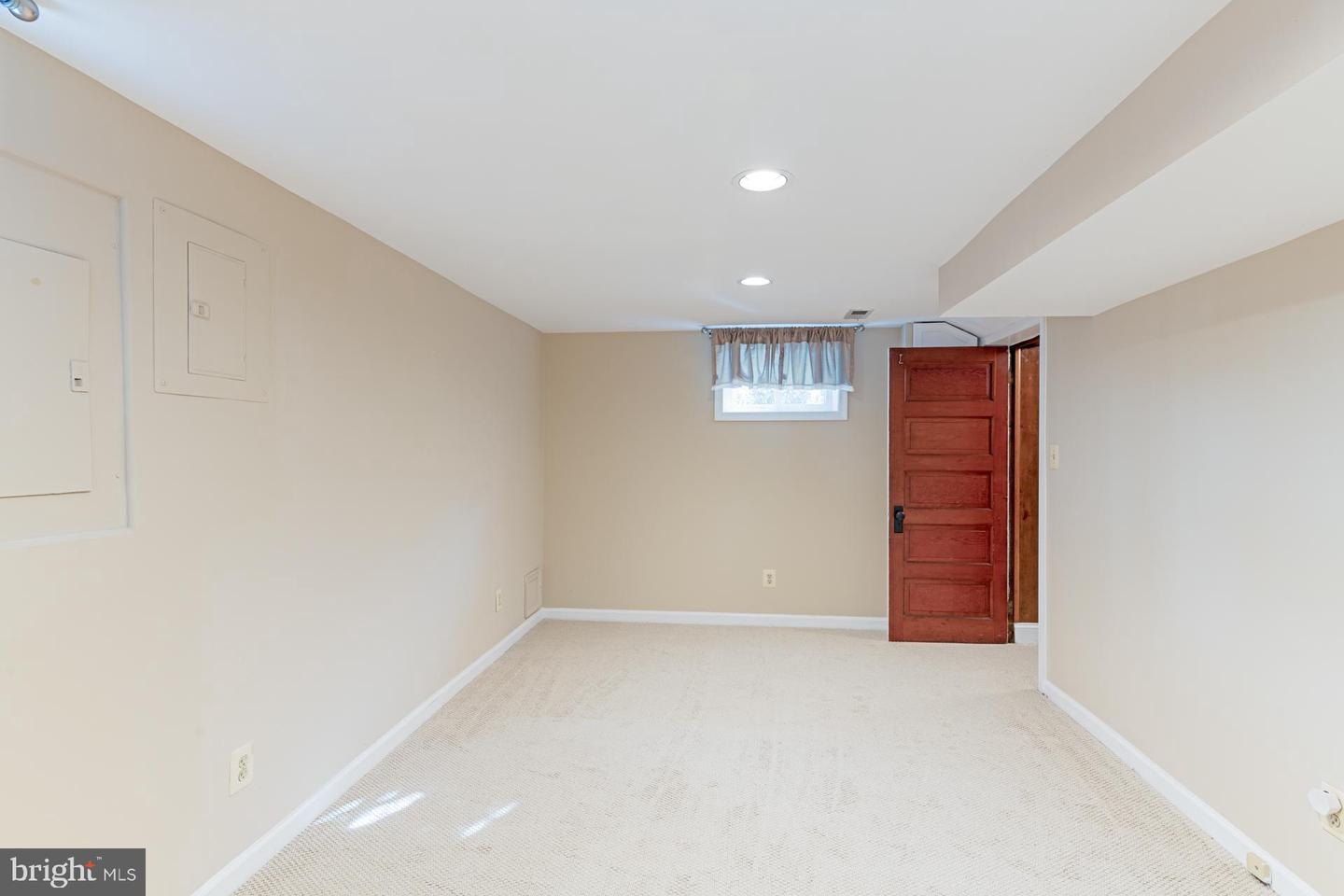23 W Glendale Ave