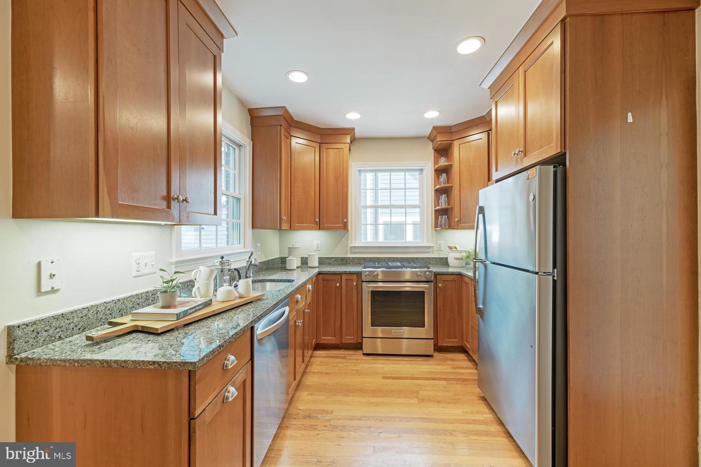 23 W Glendale Ave