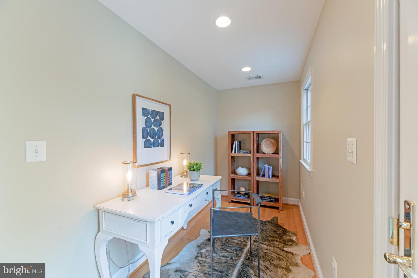 23 W Glendale Ave