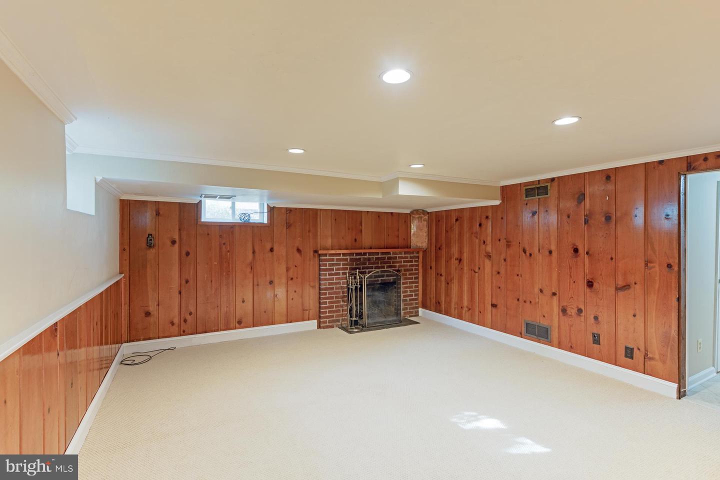23 W Glendale Ave