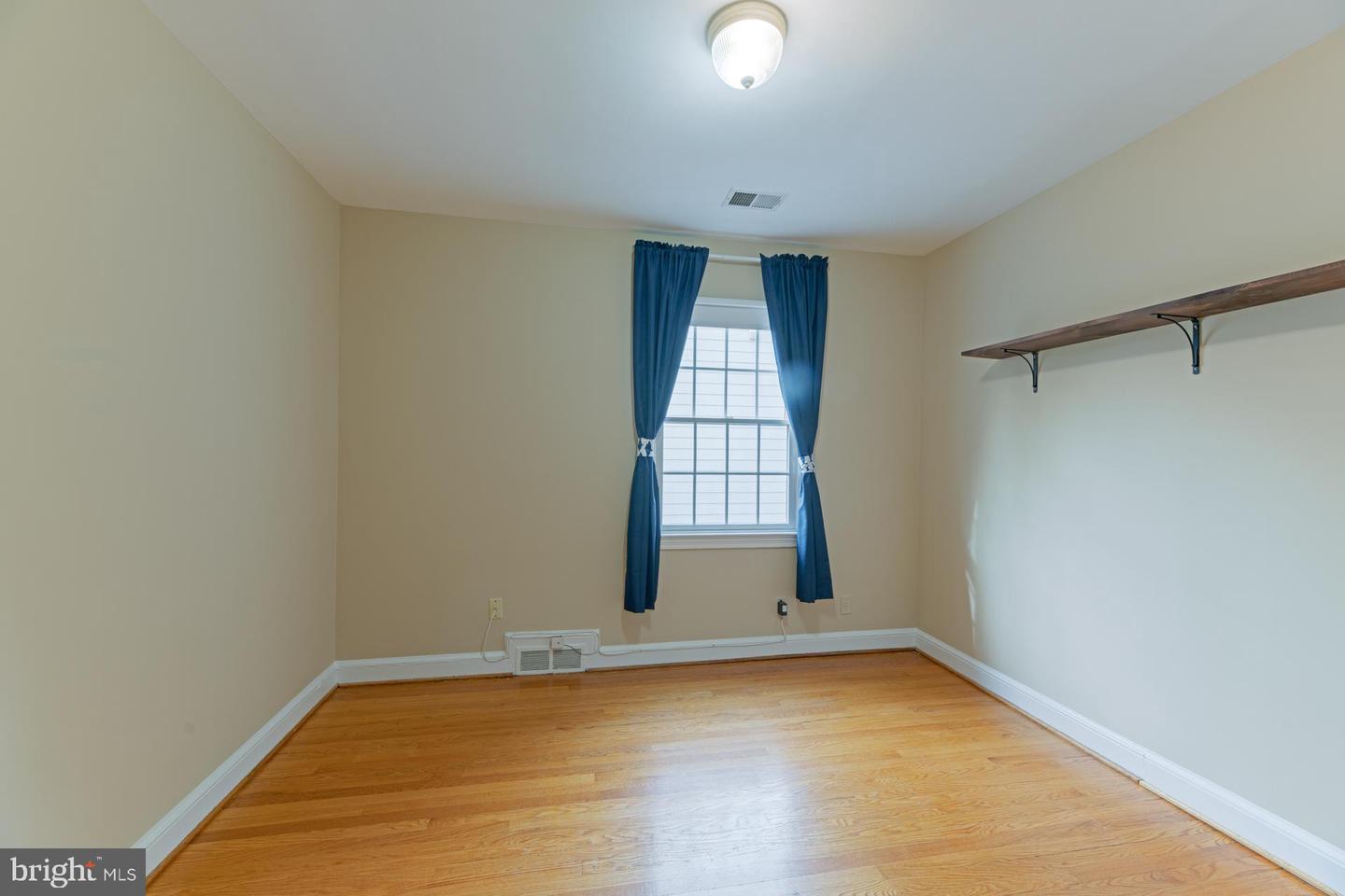23 W Glendale Ave