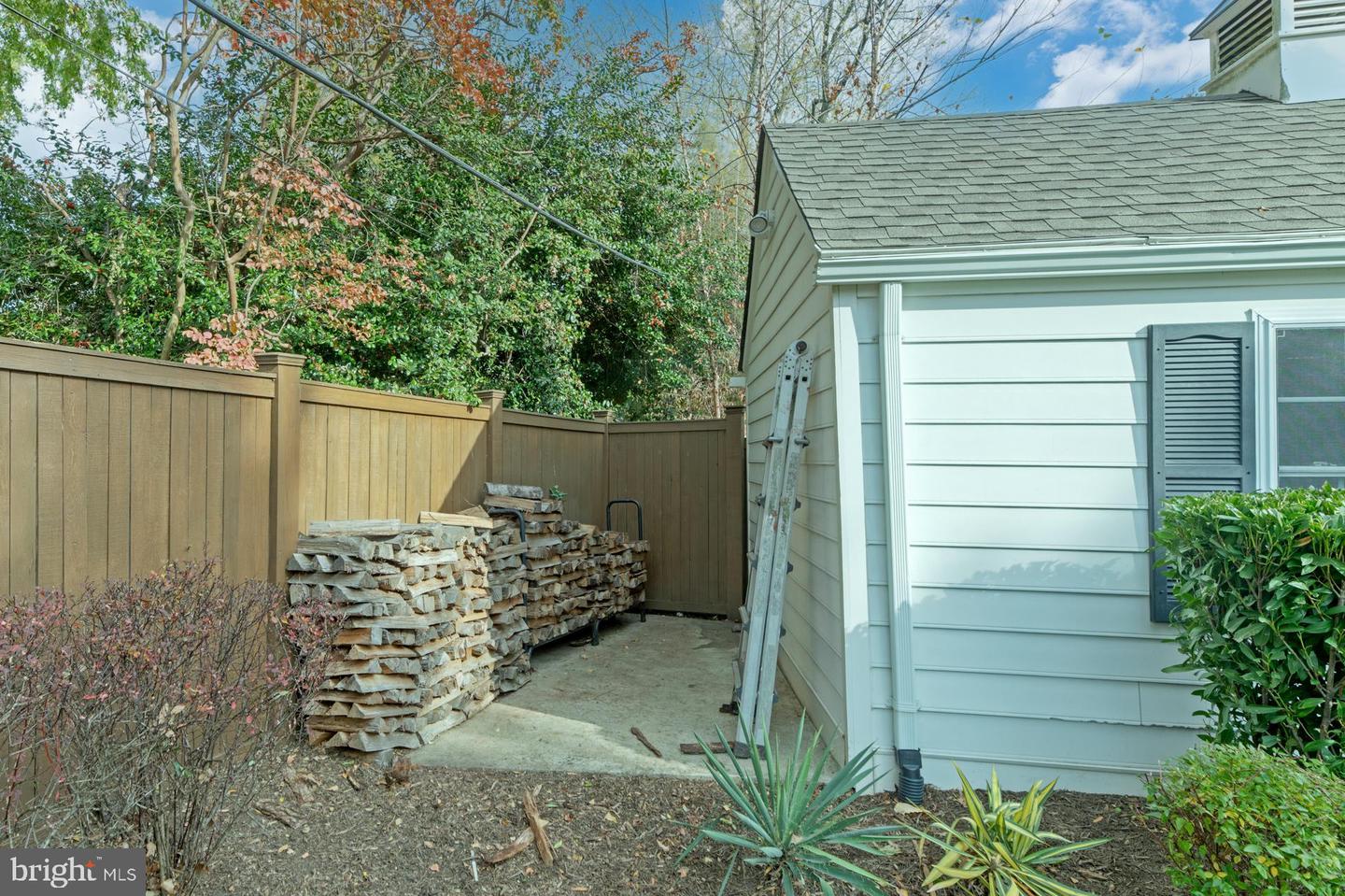 23 W Glendale Ave