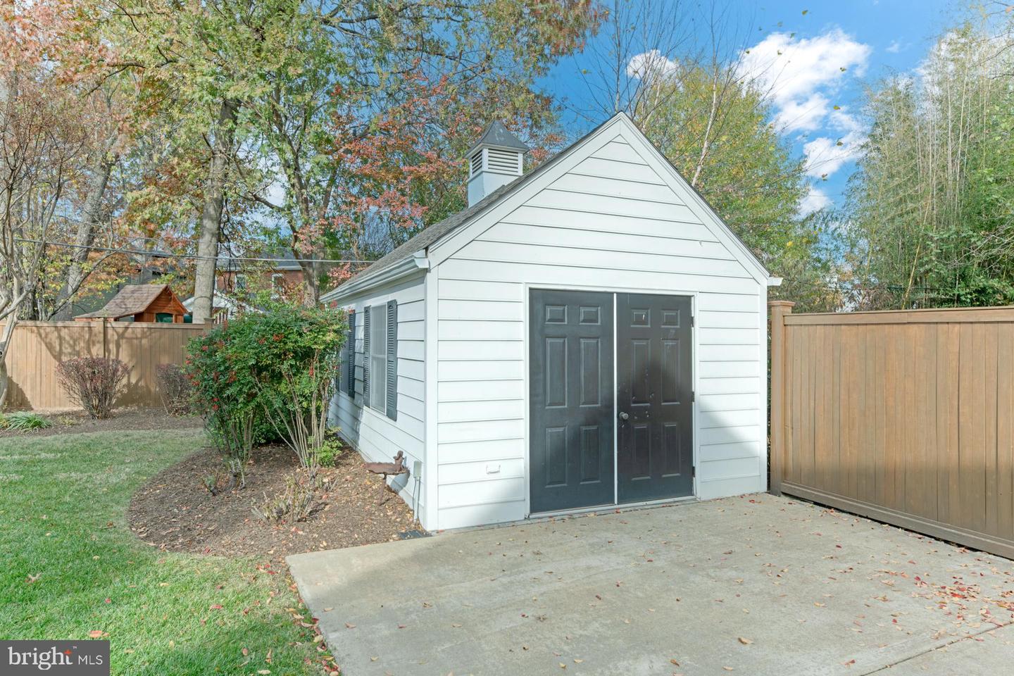 23 W Glendale Ave