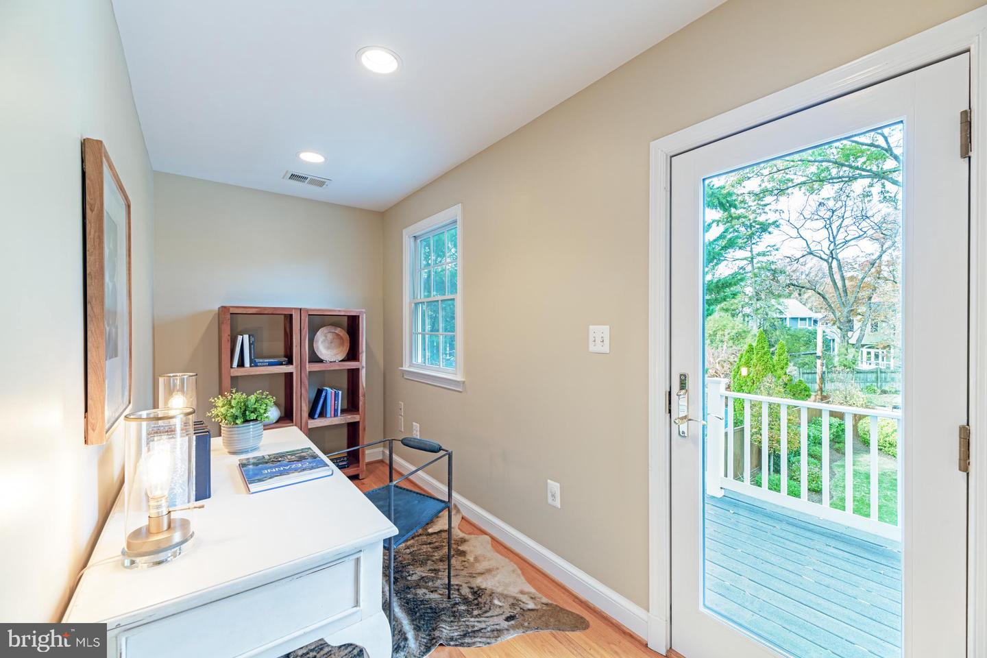 23 W Glendale Ave