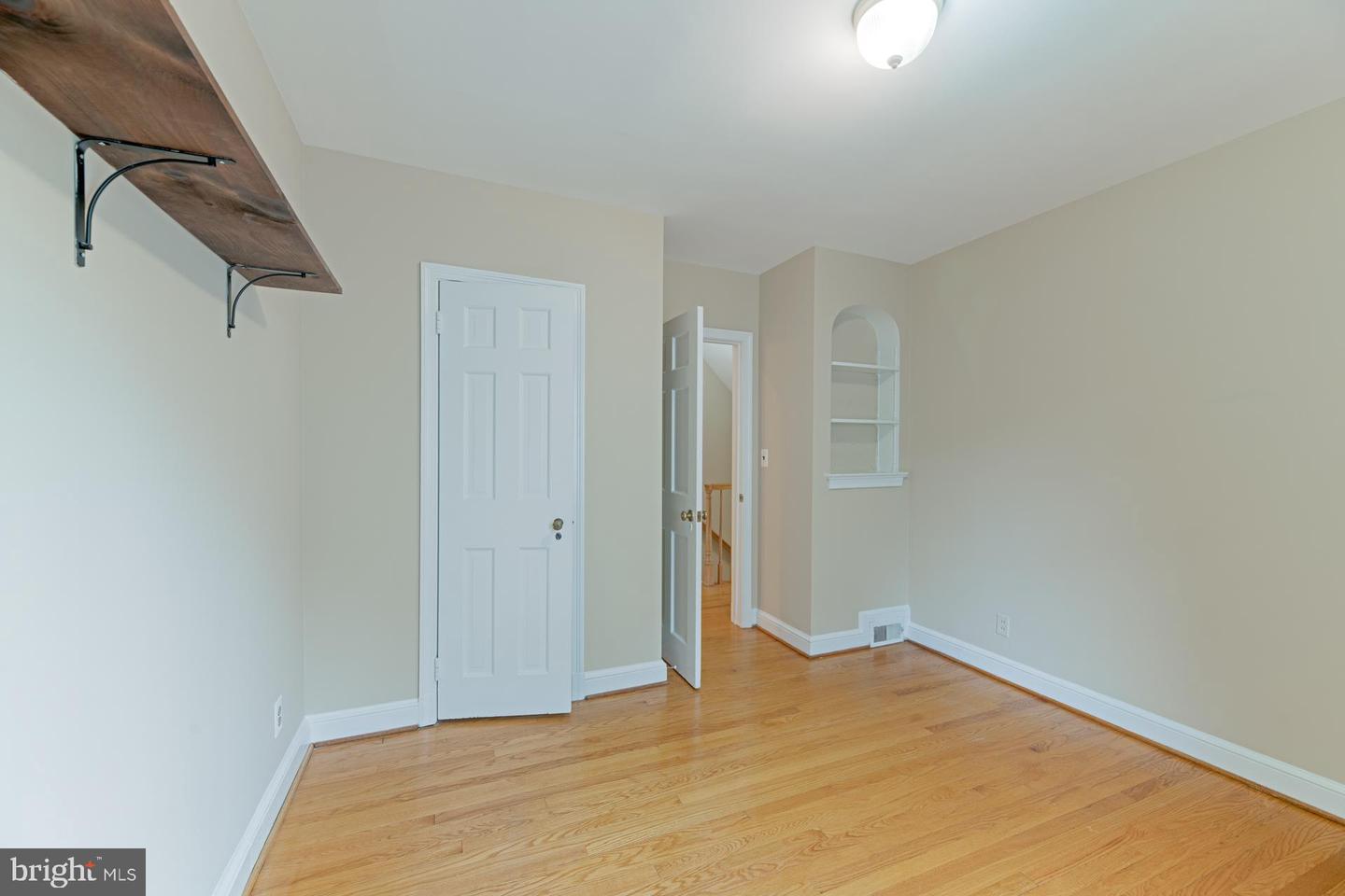 23 W Glendale Ave