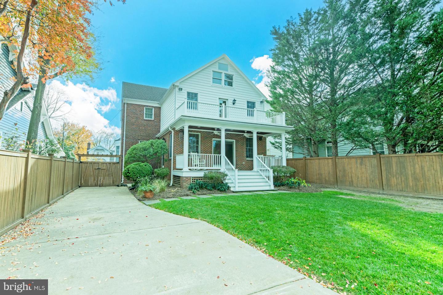 23 W Glendale Ave