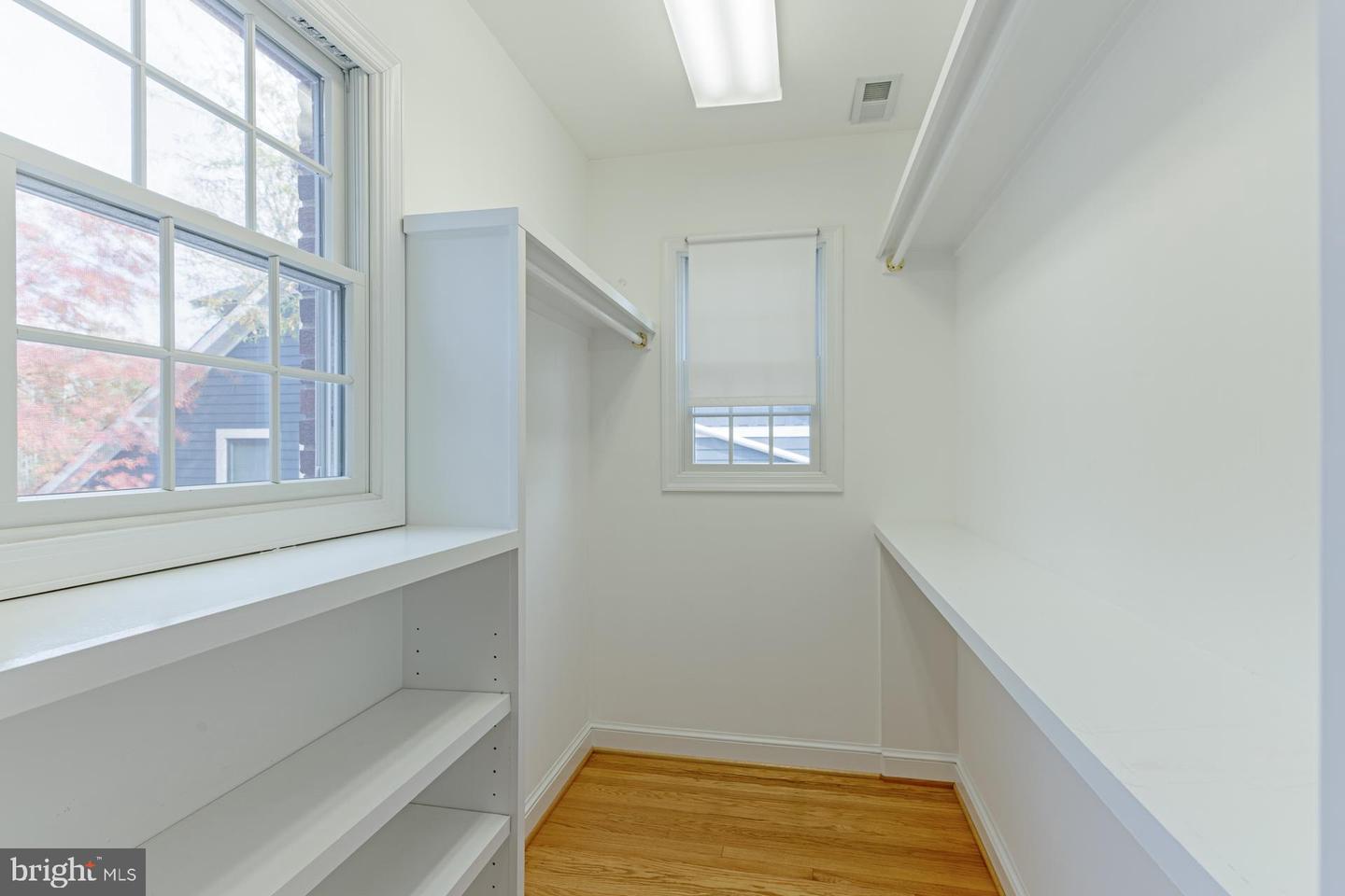 23 W Glendale Ave
