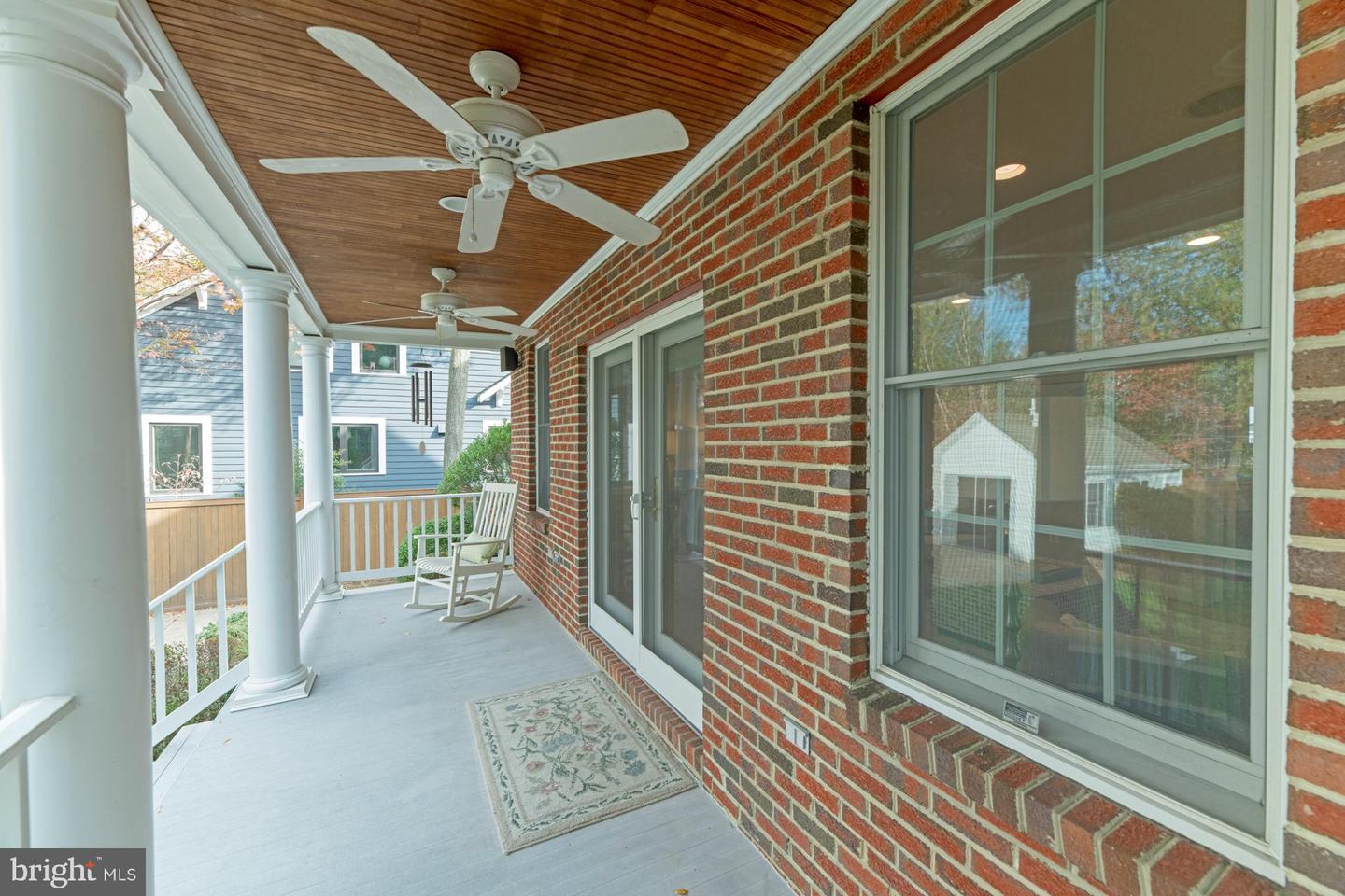 23 W Glendale Ave