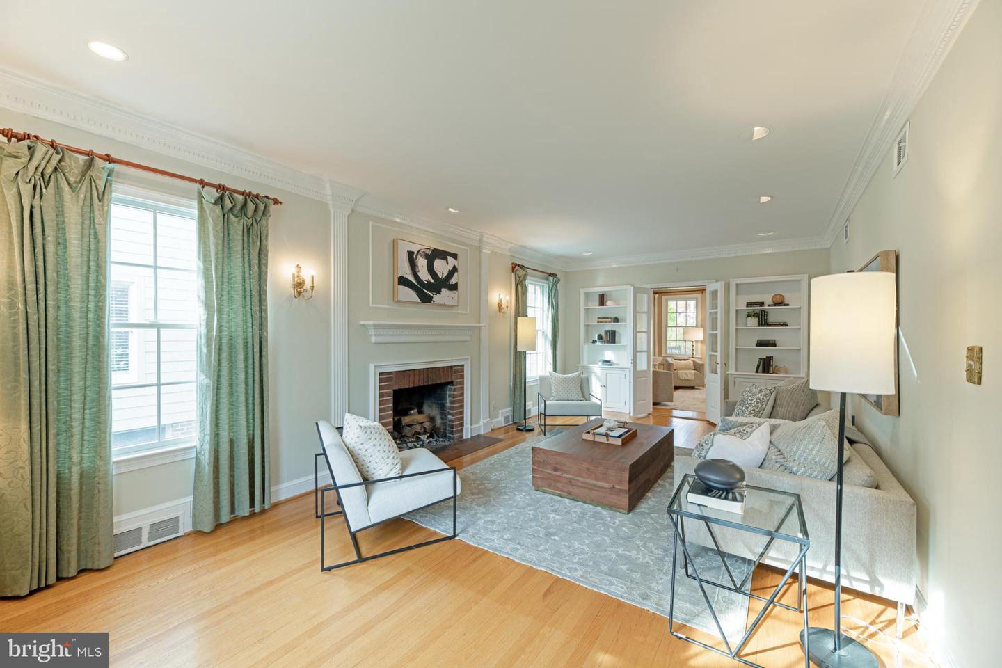 23 W Glendale Ave