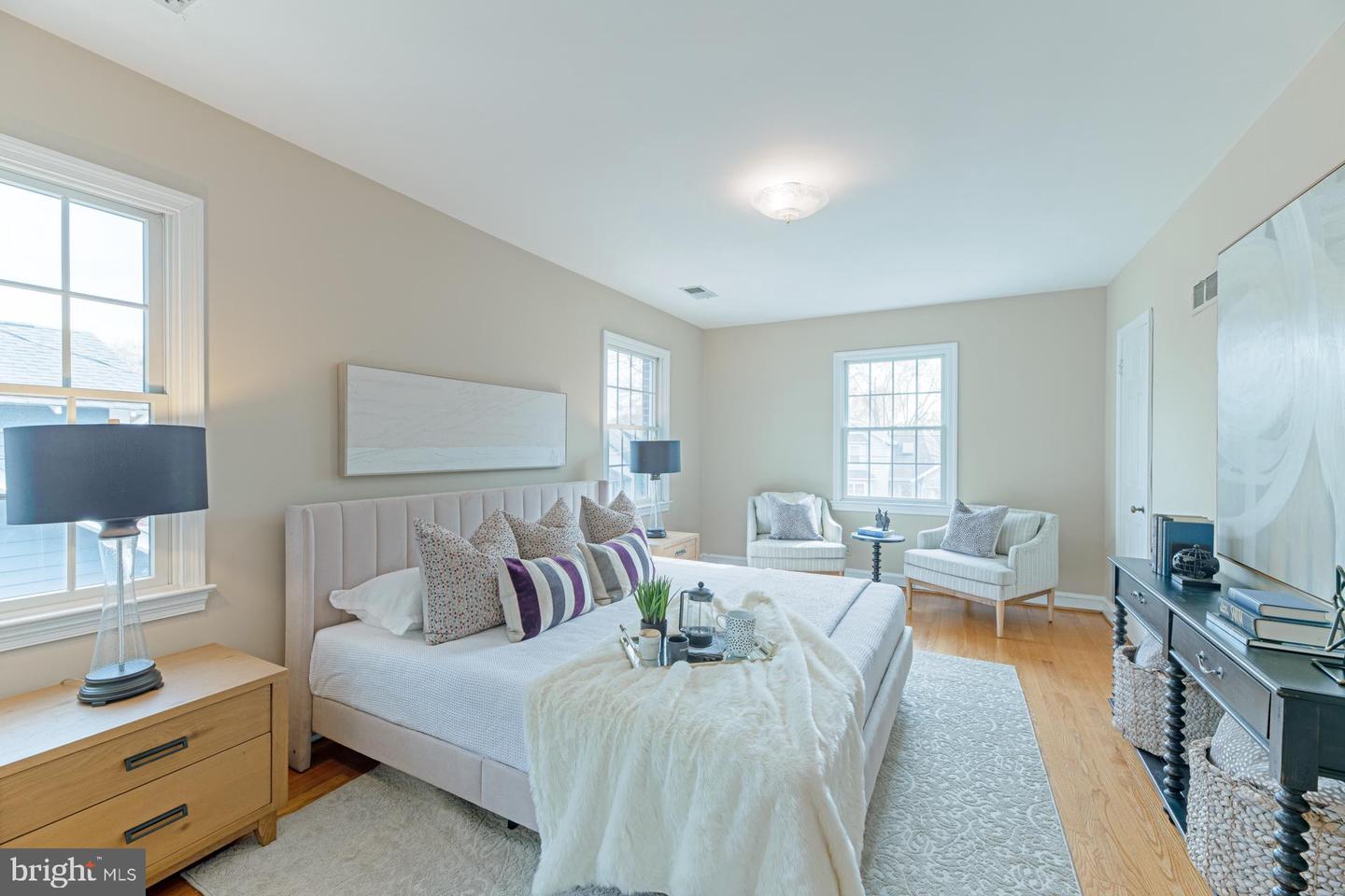 23 W Glendale Ave