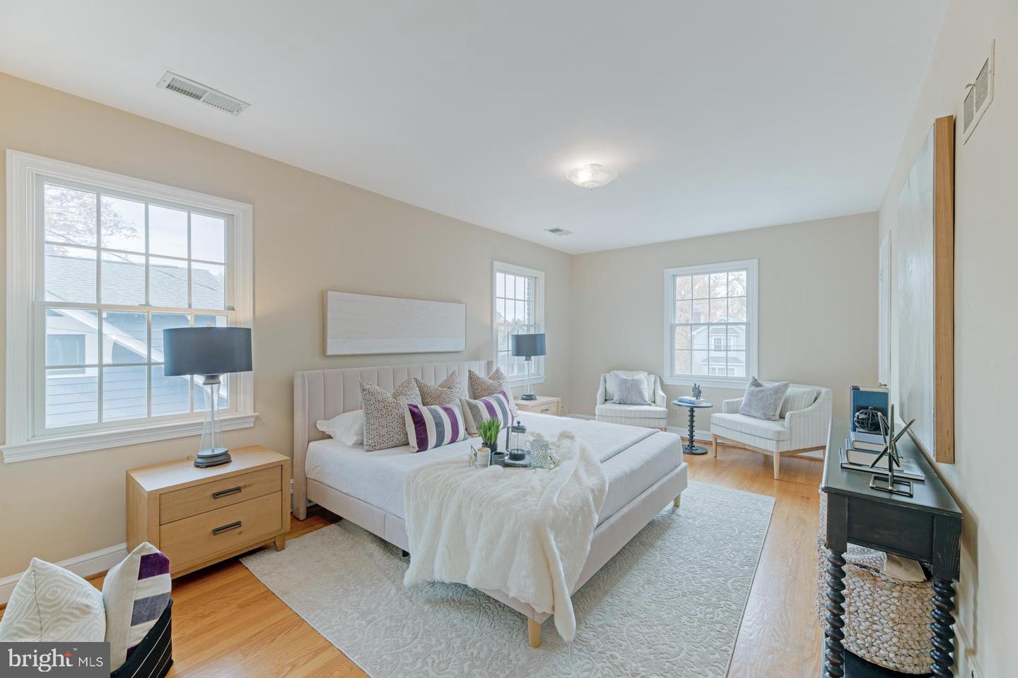 23 W Glendale Ave