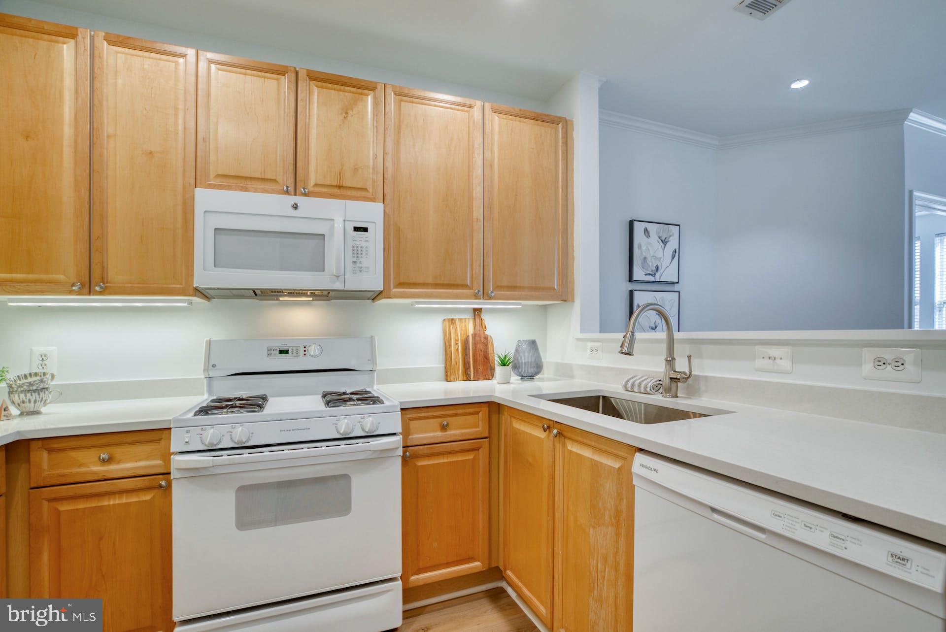 171 Somervelle St #307