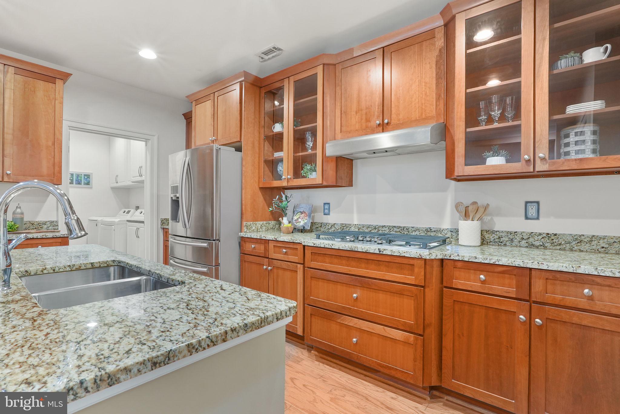 600 Second St #202