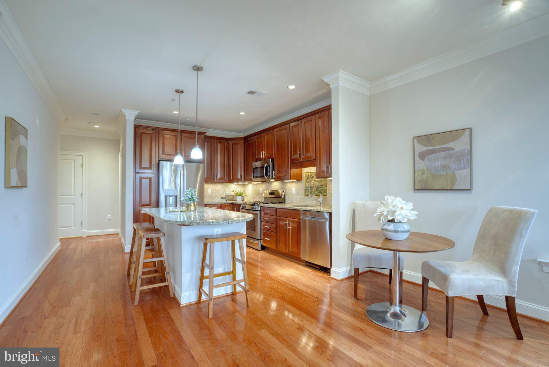 1023 N Royal St #401