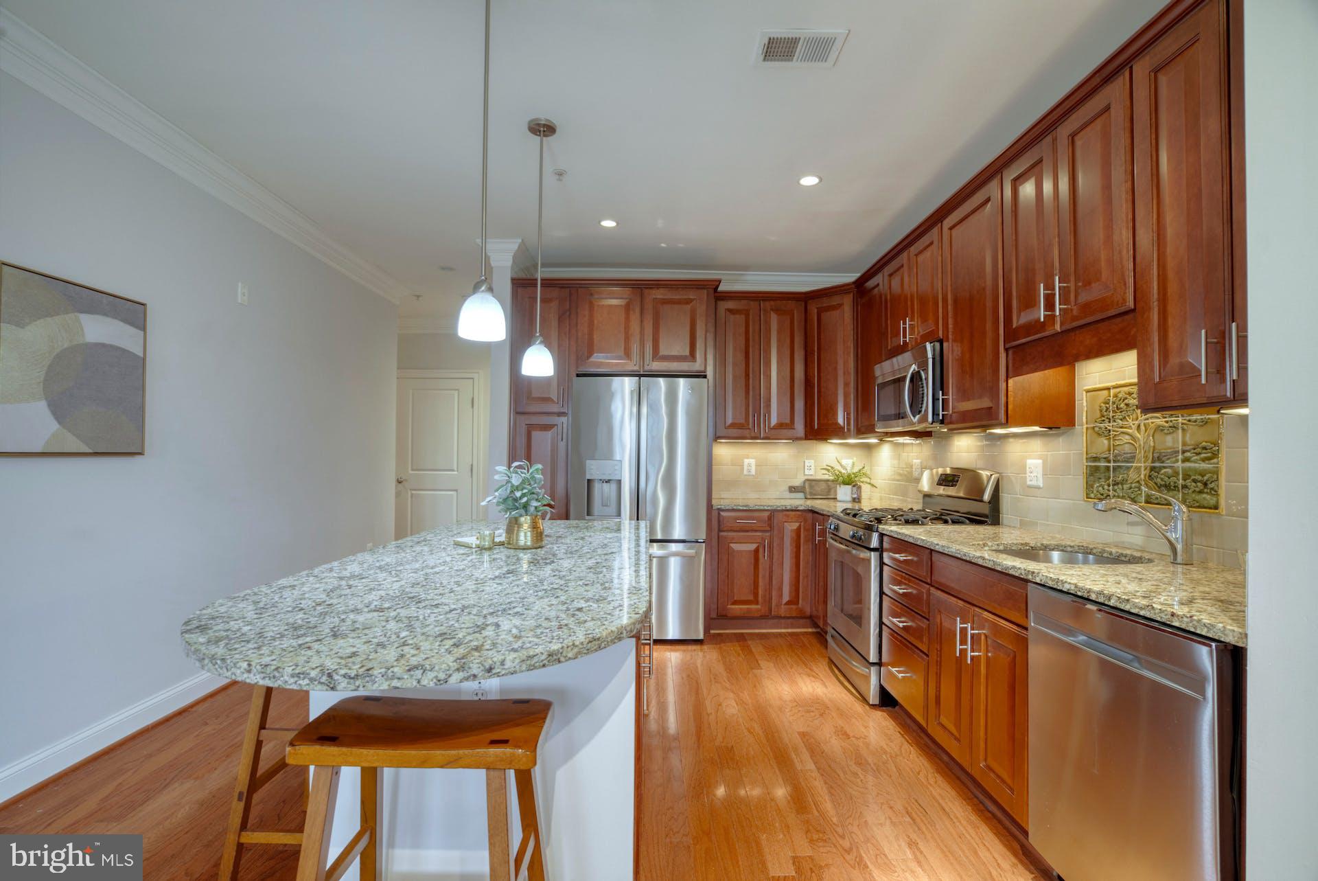 1023 N Royal St #401