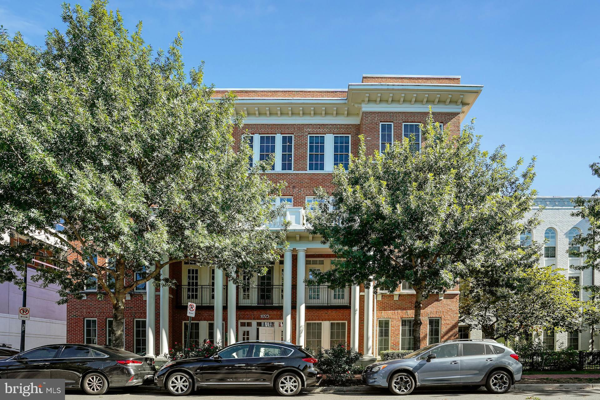 1023 N Royal St #401