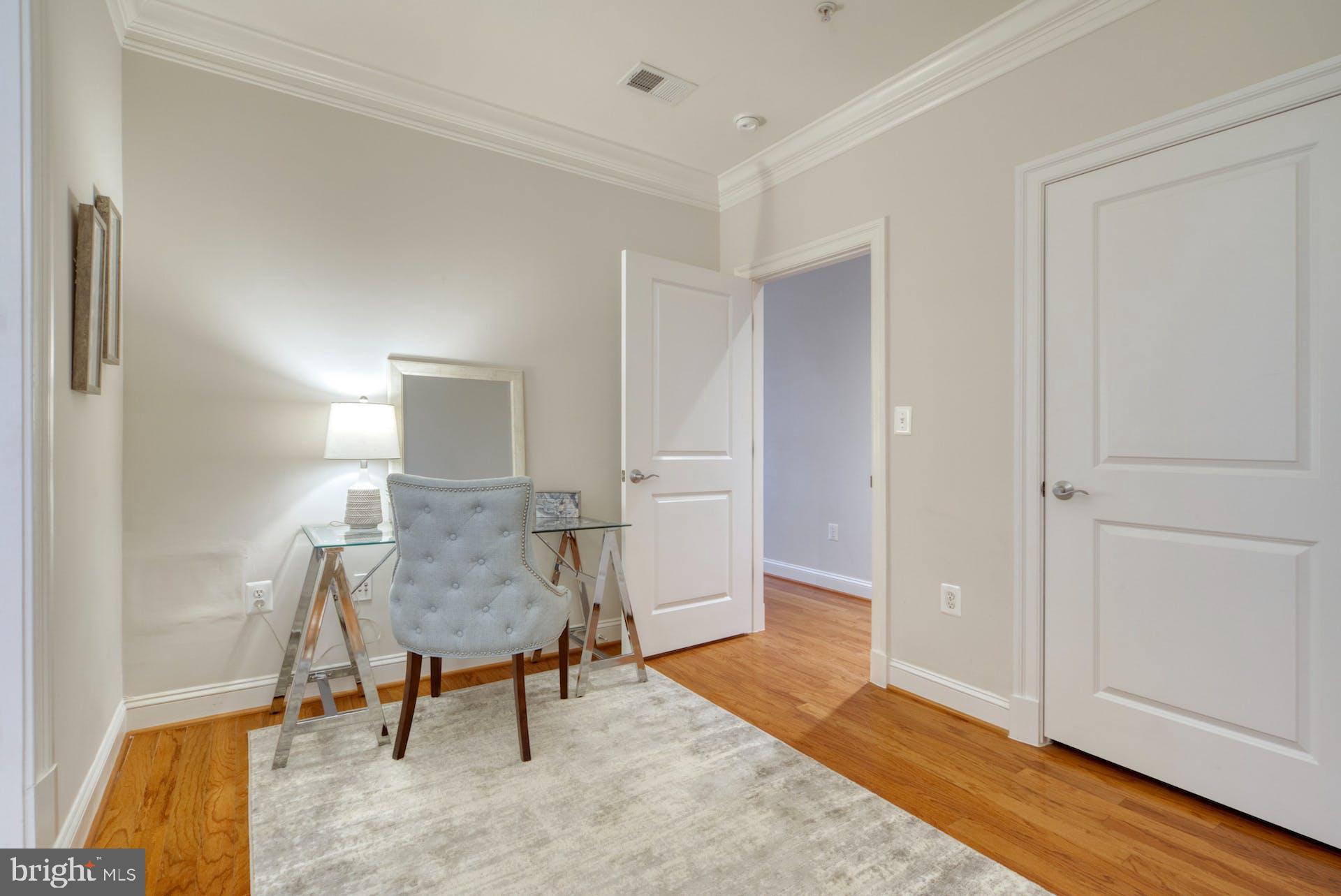 1023 N Royal St #401