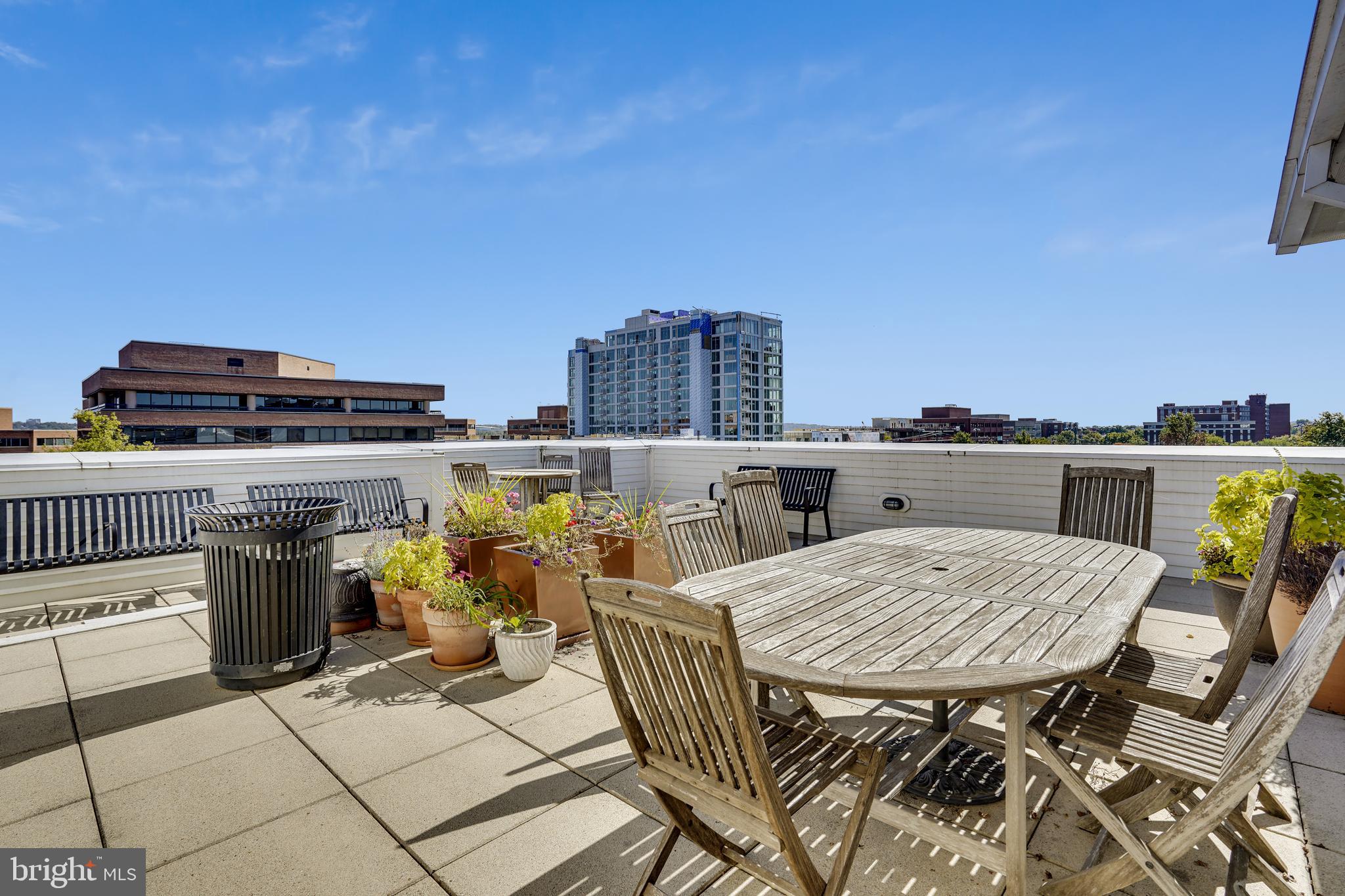 1023 N Royal St #401
