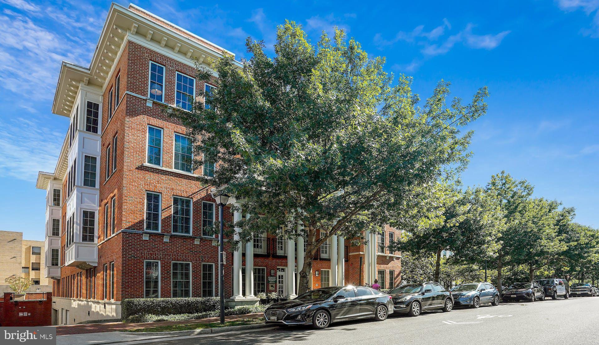 1023 N Royal St #401