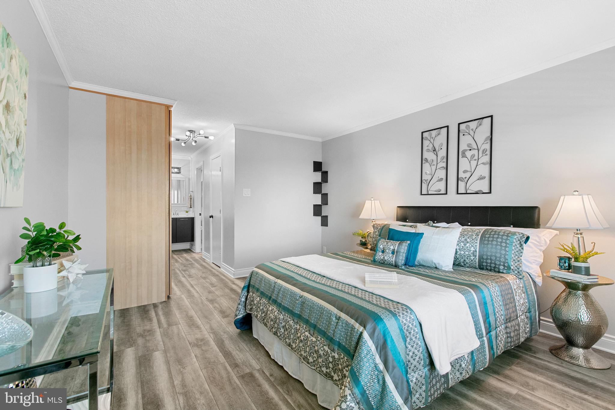203 Yoakum Pkwy #1506